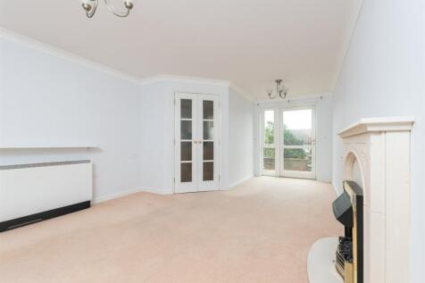 1 bedroom ground floor flat for sale
