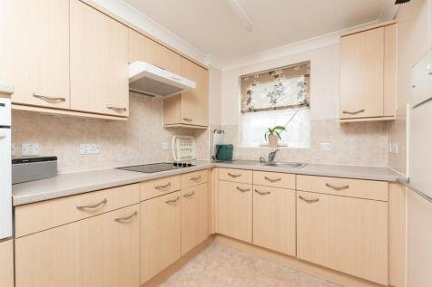 1 bedroom ground floor flat for sale