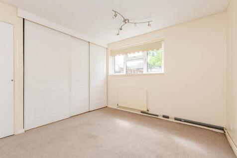 1 bedroom ground floor maisonette for sale