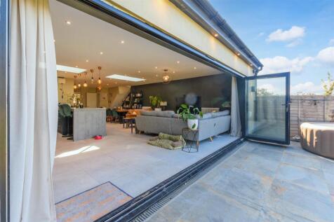 4 bedroom semi-detached bungalow for sale