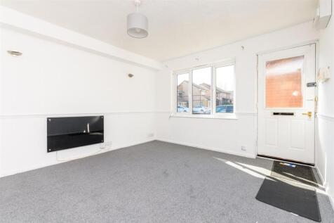 Damigos Road, Gravesend, Kent 1 bed ground floor maisonette for sale