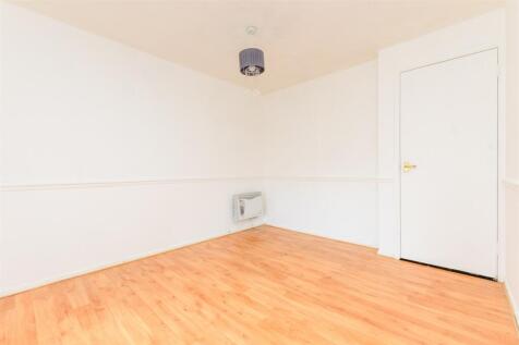 1 bedroom ground floor maisonette for sale