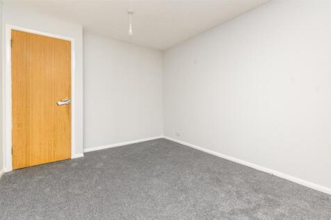 1 bedroom ground floor maisonette for sale
