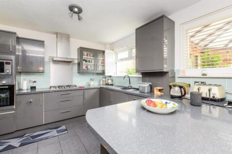 5 bedroom terraced house for sale