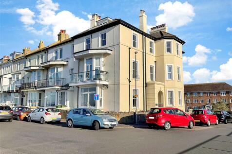 3 bedroom flat for sale