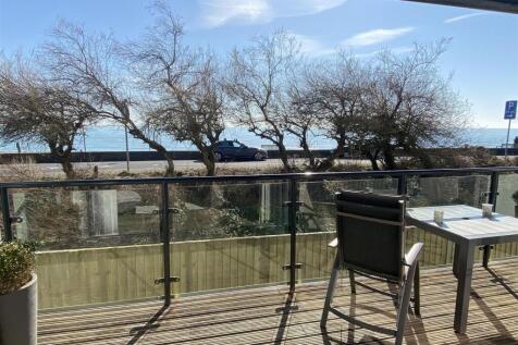 2 bedroom ground floor flat for sale