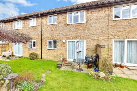 1 bedroom ground floor flat for sale