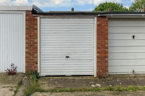 Woodpecker Road, Birds Estate... Garage for sale