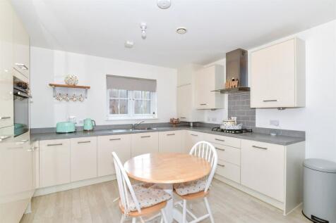 2 bedroom ground floor flat for sale