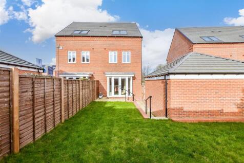 3 bedroom semi-detached house for sale