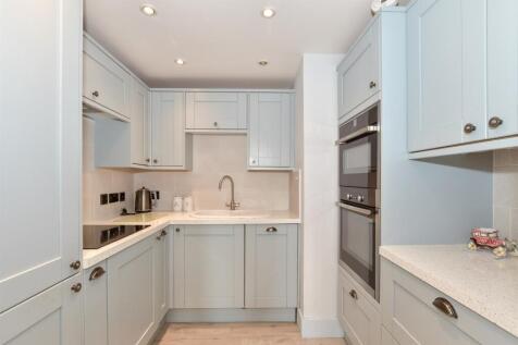 2 bedroom ground floor flat for sale