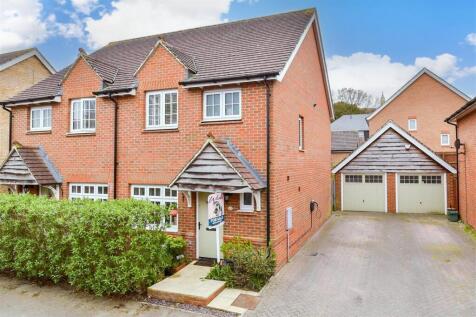 3 bedroom semi-detached house for sale