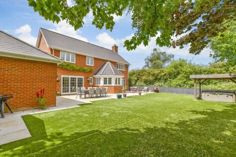 5 bedroom detached house for sale