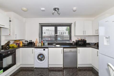 2 bedroom ground floor flat for sale