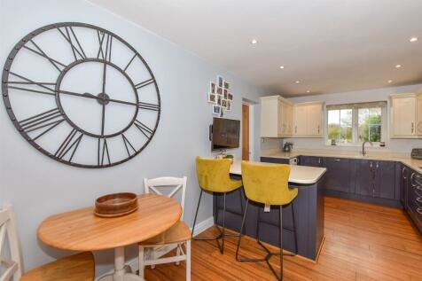 4 bedroom end of terrace house for sale