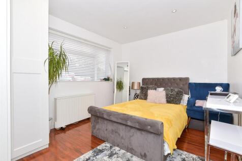 2 bedroom ground floor flat for sale