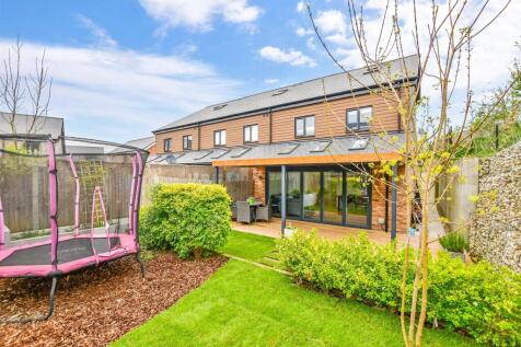4 bedroom end of terrace house for sale