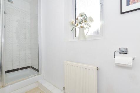 3 bedroom link detached house for sale