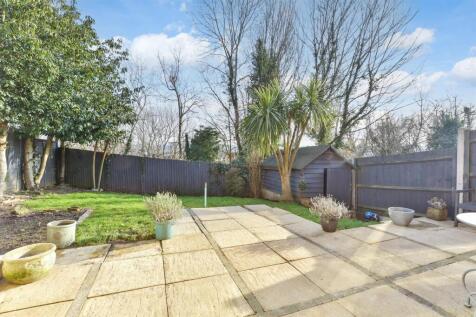 3 bedroom link detached house for sale