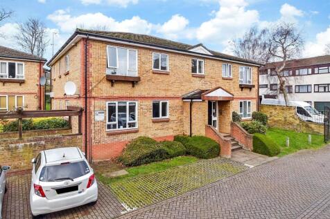 1 bedroom ground floor flat for sale