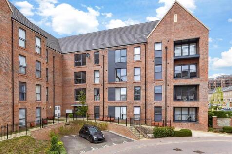 1 bedroom ground floor flat for sale