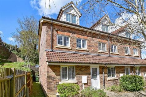 2 bedroom maisonette for sale