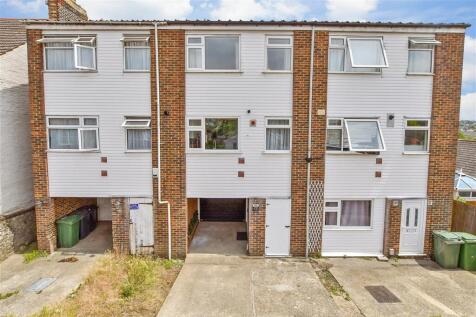 3 bedroom town house for sale