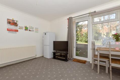 2 bedroom ground floor flat for sale