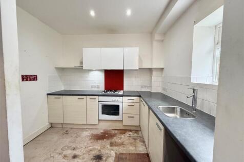 2 bedroom ground floor maisonette for sale