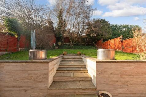4 bedroom semi-detached house for sale