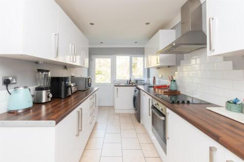 4 bedroom semi-detached house for sale