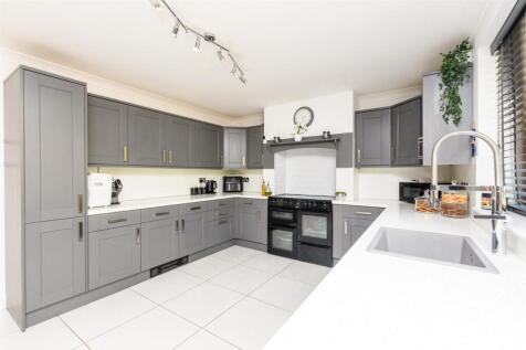 4 bedroom detached bungalow for sale