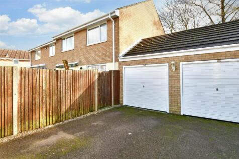 Olivers Mill, New Ash Green... 4 bed semi