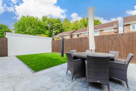 4 bedroom link detached house for sale
