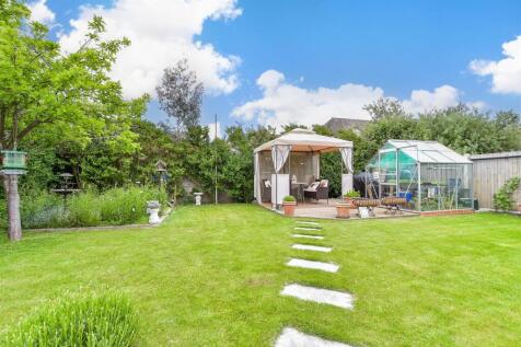 4 bedroom detached bungalow for sale
