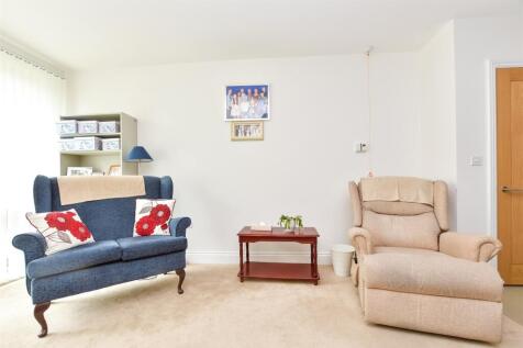 1 bedroom ground floor flat for sale