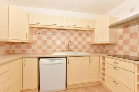 2 bedroom ground floor flat for sale