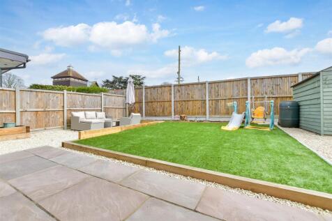 2 bedroom detached bungalow for sale