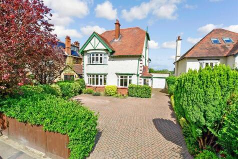 6 bedroom detached house for sale