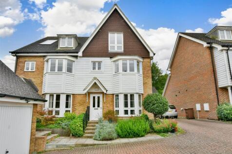 Lillymonte Drive, Rochester, Kent 4 bed semi