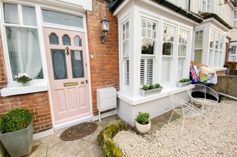 4 bedroom terraced house for sale