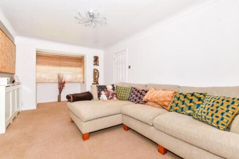 5 bedroom link detached house for sale