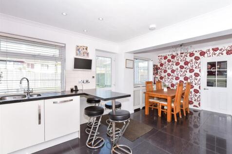 5 bedroom link detached house for sale