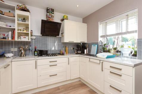2 bedroom semi-detached house for sale