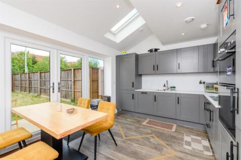 3 bedroom town house for sale