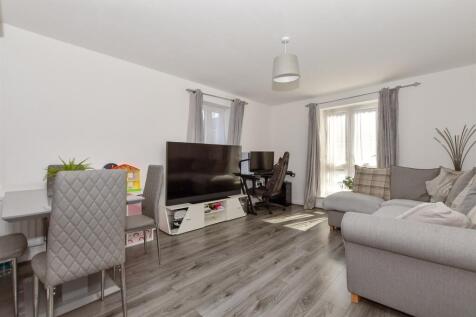 2 bedroom ground floor flat for sale