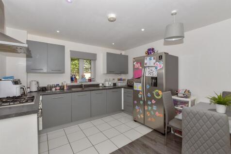 2 bedroom ground floor flat for sale