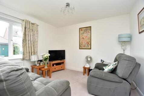 2 bedroom ground floor flat for sale