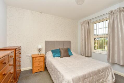 1 bedroom ground floor flat for sale