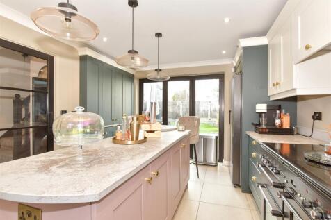 Booth Close, Snodland, Kent 4 bed detached house for sale
